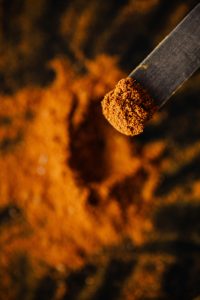 Cúrcuma, una especia utilizada en la dieta como tratamiento natural para el cáncer.