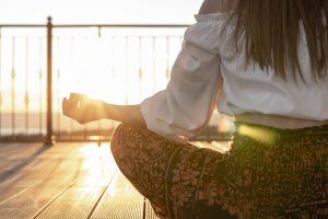 Meditación y mindfulness para fomentar la creatividad y reducir el estrés.