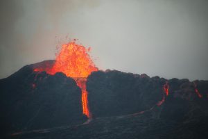 Erupción del volcán en Grindavík, Islandia.