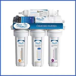 Sistema de ósmosis inversa para purificación de agua, eliminando una amplia gama de contaminantes.