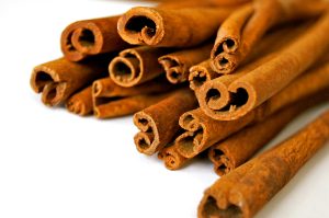 Ramas de canela, un ingrediente esencial en la medicina alternativa para la diabetes.