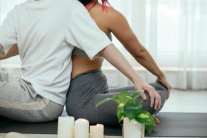 posturas de yoga en pareja